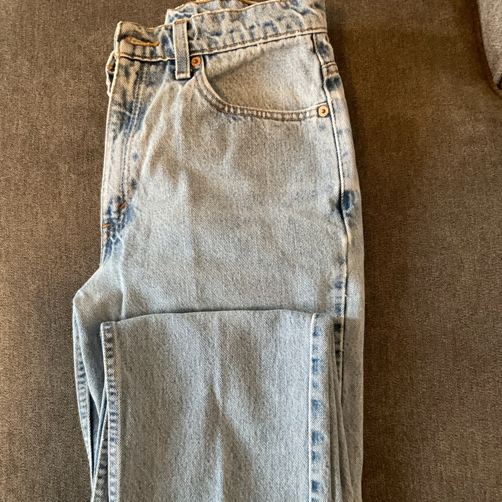 LEVI’s 512 Slim Fit Straight Leg from the mid 90s.  Nice and worn.  No holes.